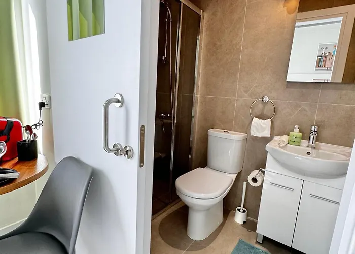 Smart Comfort Roomn3 With Private Bathroom In Location 250m リマソール